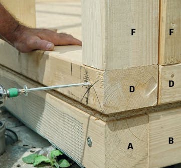 Isoleret anneks: Modul på isoleret anneks skrues fast Isoleret anneks: Modul på isoleret anneks skrues fast forneden med lange skruer